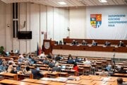 Rozhodnutie o úveroch je v kompetencii krajských poslancov.