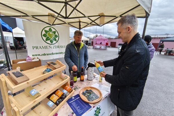 Prichádzajú predajcovia z celého Slovenska.