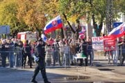 Protest proti baterkárni v Šuranoch počas vyjazdového rokovania vlády.