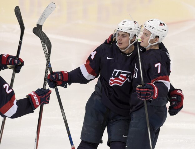 Predpokladanou draftovou jednotkou by sa mal stať Auston Matthews (vľavo).