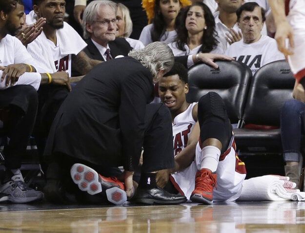 Miami sa zranil pivot Hassan Whiteside.