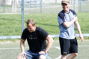 Hlavným trénerom hokejistov HK Nitra bude Andrej Kmeč (vľavo), ktorý dva roky stál po boku Antonína Stavjaňu. Jeho asistentom bude Dušan Milo (vpravo).