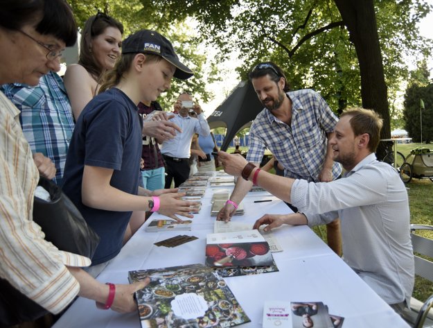 Marcel Ihnačák na autogramiáde