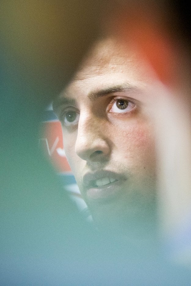 Róbert Mak odpovedá na otázky novinárov počas mediálneho dňa vo Vichy.
