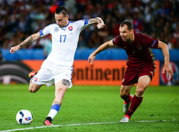 Marek Hamšík (vľavo) prvý gól Slovenska vypracoval, druhý sám strelil.