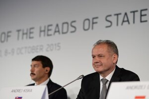 Prezident Andrej Kiska a maďarský prezident János Áder počas tlačovej besedy pri príležitosti rokovania prezidentov v rámci summitu V4 a Chorvátska v maďarskom Balatonfürede pri Balatone.