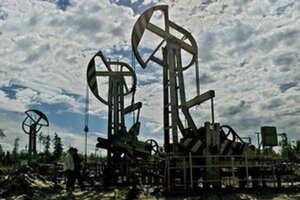 Stovky ťažobných súprav sa od začiatku januára pre nízke ceny ropy zastavili, niektoré malé ropné spoločnosti v USA sú pred krachom.