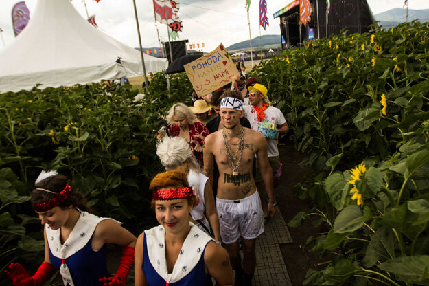 Promenáda prechádza areálom festivalu.