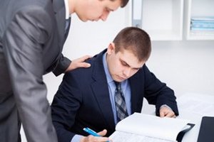 Pri eseročke je v porovnaní so živnosťou náročnejšie vedenie účtovníctva, aj komplikovanejšie skončenie podnikania.