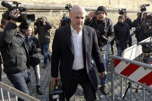 Jeden z pätice aktérov škanádlu, talianski novinár Gianluigi Nuzzi.