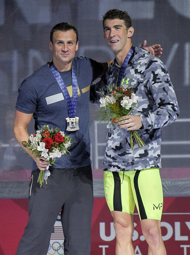 Michael Phelps (vpravo) a Ryan Lochte sú dobrými kamarátmi.