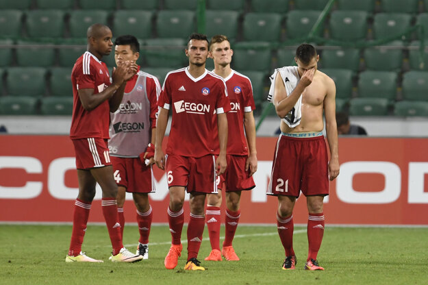 Futbalisti Trenčína odohrajú na jeseň viac zápasov na ihriskách súperov.