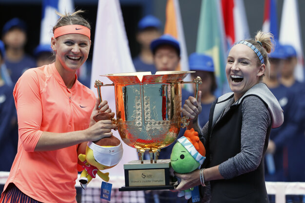 Štvorhru v Pekingu ovládli Američanka Bethanie Matteková-Sandsová a Češka Lucie Šafářová.