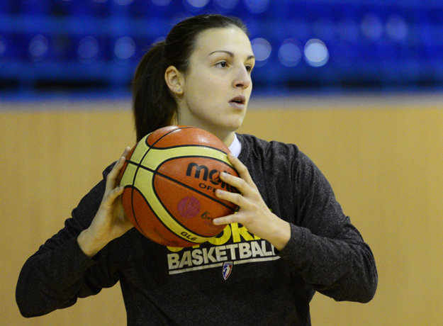Teja hrá basketbal v Košiciach.