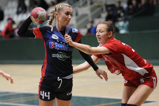 Hádzanárky Bemaco Prešov v zápase proti DHC Slavia Praha v októbri 2016.  (zdroj: TASR)