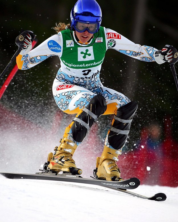 Veronika Zuzulová v roku 2005 počas slalomu v Santa Caterine.