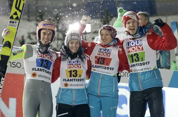 Strieborní Rakúšania zľava - Andreas Welling, Jacqueline Seifriedsbergerová, Daniela Iraschková-Stolzová a Michael Hayböck.
