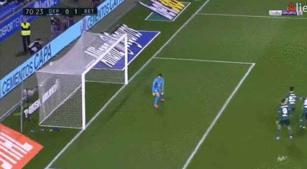 Gól Betisu Sevilla, na ktorý odpovedala La Coruňa z pokutového kopu.