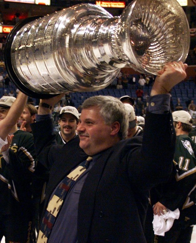 Hitchcock v sezóne 1998/99 získal s Dallasom premiérový a zatiaľ jediný Stanleyho pohár.