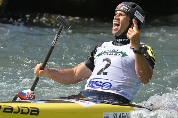 Na snímke slovenský reprezentant Alexander Slafkovský po finálovej jazde v kategórii C1 na majstrovstvách Európy slalomárov na divokej vode v slovinskom Tacene.