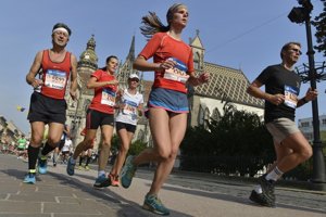 Bežci počas Medzinárodného maratónu mieru v Košiciach.