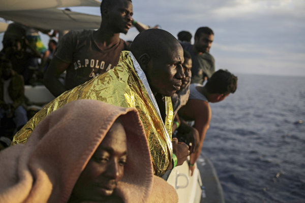 Španielska pobrežná služba zachránila ďalších migrantov