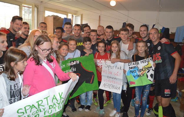 Štvortisícové mestečko v Košickom okrese prežíva futbalový ošiaľ.