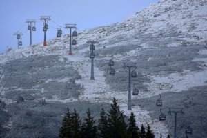 Kabínová lanovka v časti Srdiečko - Kosodrevina v stredisku Jasná - Nízke Tatry.