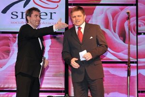 Oslavy Smer-SD v Trenčíne v roku 2009. Hlavný moderátor večera Peter Marcin.