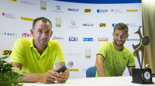 Sprava tenista Martin Kližan a Dominik Hrbatý.
