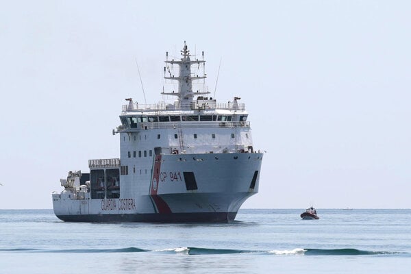 Taliansko povolí lodi so 177 migrantmi zakotviť na Sicílii