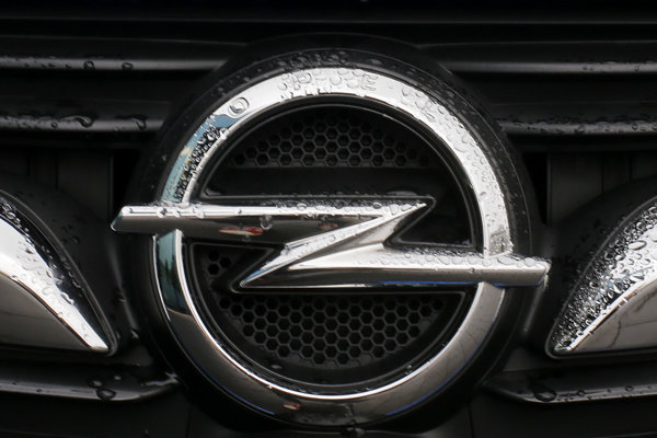 Mercedes a Opel začali zvolávať v Rakúsku dieselové autá