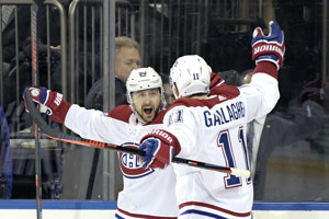 Tomáš Tatar (vľavo) sa teší z gólu do siete NY Rangers.