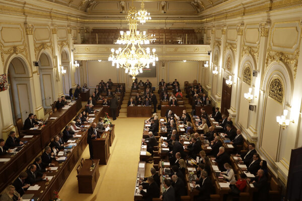 Česká snemovňa prehlasovala veto senátu a schválila zdanenie cirkevných reštitúcií