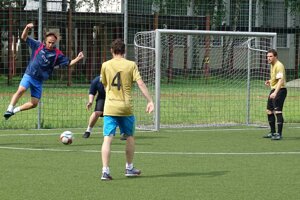 Prvá liga mestského futbalu pokračovala neúplným 12. kolom.