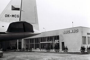 Košické letisko je druhým najväčším na Slovensku. Otvorili ho v roku 1955. Aktuálne letisko Košice prevádzkuje 7 priamych liniek.