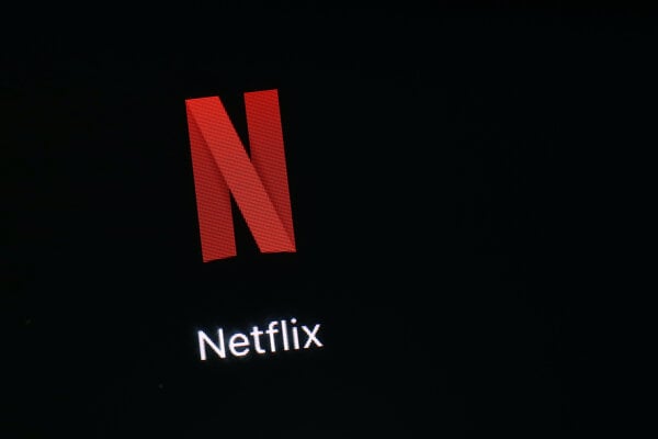Akcie Netflixu padli o 11 percent, rast predplatiteľov sa prudko spomalil