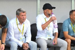 Milan Nemec a Rastislav Urgela ešte počas zápasu 1. kola Fortuna ligy 2019/2020 FK Pohronie - ŠK Slovan Bratislava.