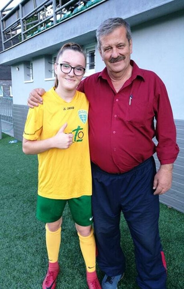 Zora Obertová, strelkyňa troch gólov do siete Považskej Bystrice, s Ladislavom Némethom, koordinátorom MŠK Žilina pre ženský futbal.