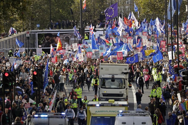 Protest požadujúci nové referendum o brexite.