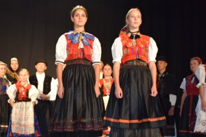 Prehliadka krojov.