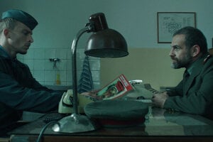 Juraj Bača a Ján Jackuliak vo filme Amnestie. 
