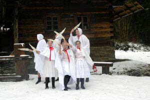 Takto predstavili Lucie v roku 2015 členky folklórneho súboru Račan Oščadnica v Skanzene Vychylovka. 