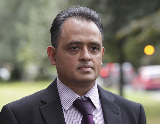 Lekár Manish Shah akékoľvek pochybenie odmieta.