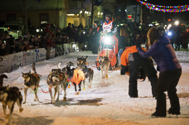 Thomas Waerner prichádza do cieľa Iditarodu.