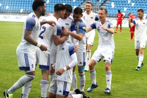 Radosť futbalistov Nitry po góle Ristovskeho na 2:0. 