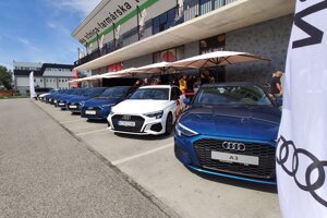 Flotila prvých Audi A3 štvrtej generácie na Slovensku.