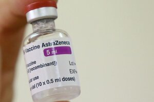 Flaštička s vakcínou proti ochoreniu Covid-19 od farmaceutickej spoločnosti AstraZeneca.
