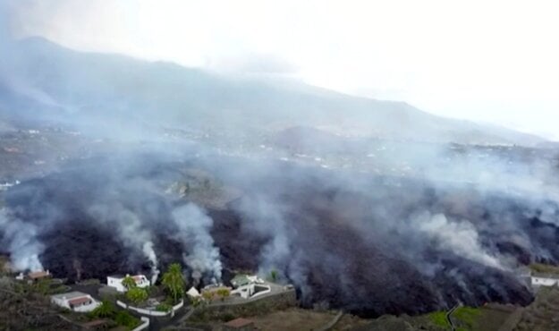 Láva sa valí cez ostrov La Palma.