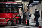 Autobus spoločnosti Arriva, ktorá nahrádza autobusového dopravcu Slovak Lines v Bratislavskom samosprávnom kraji.